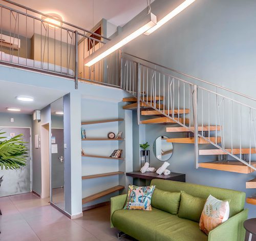 Family Gallery Apartment with Balcony