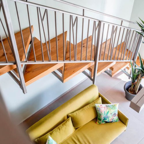 Family Gallery Apartment with Balcony